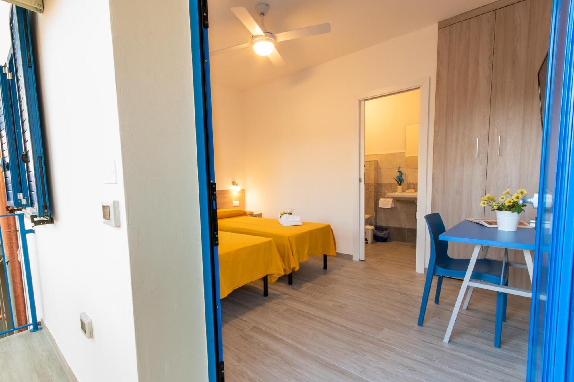 Hotel Bed & Blu à La Caletta Extérieur photo