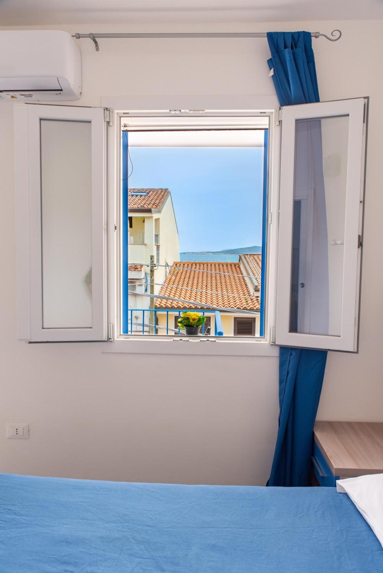 Hotel Bed & Blu à La Caletta Extérieur photo